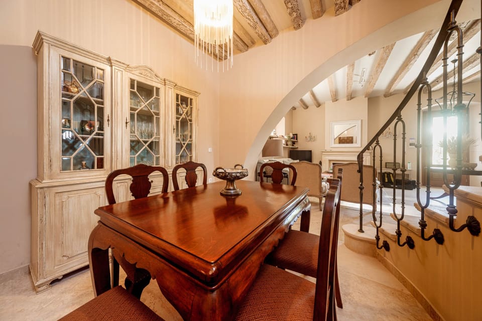 Open plan family dining and living area