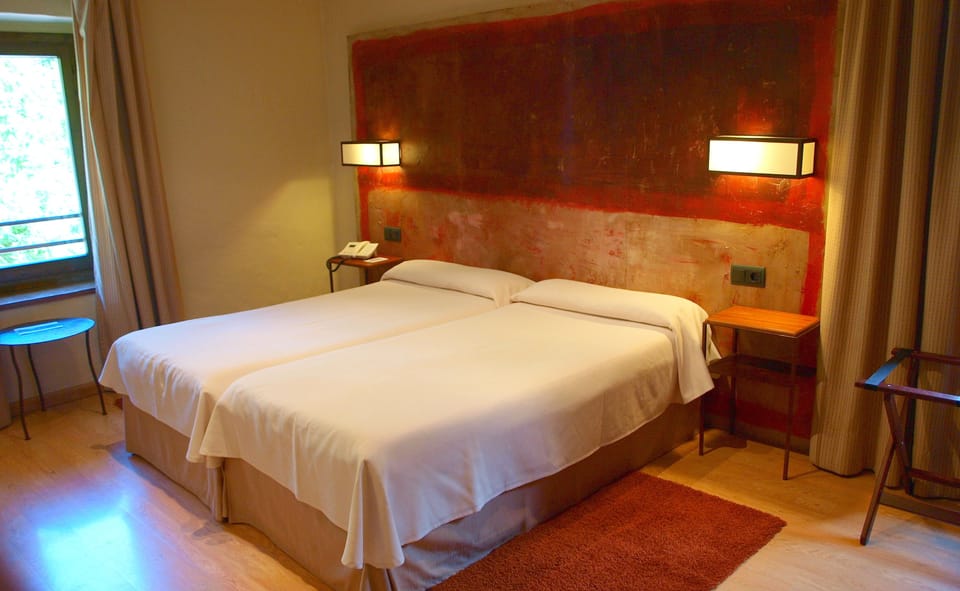 In-room safe, desk, soundproofing, bed sheets
