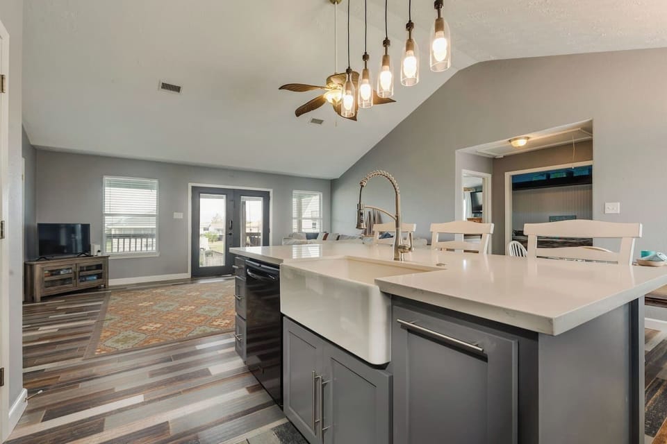 Beautiful open kitchen.