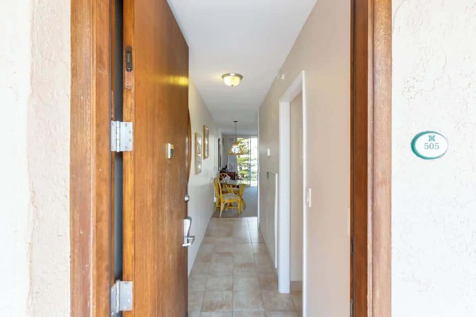 Welcome to Royal Kahana 505 with keyless entry.