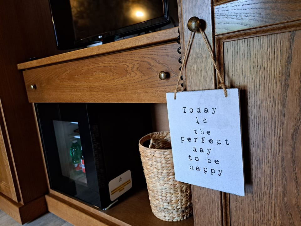 Frette Italian sheets, premium bedding, down comforters, minibar