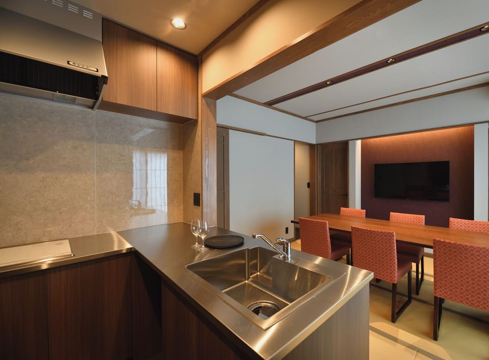 Honeymoon Villa | Private kitchen | Mini-fridge