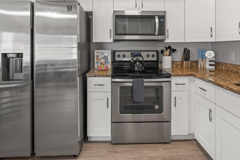 Stocked kitchen with essentials provided....no need to bring coffee, we provide that for you.