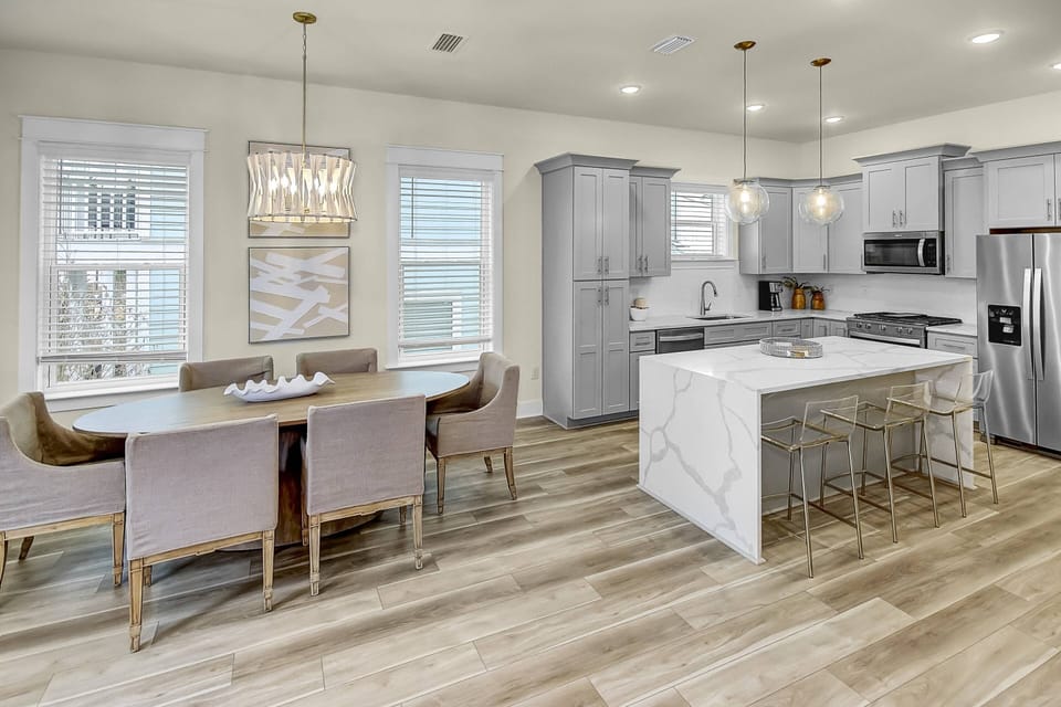 Kitchen and Dining Room Combination!
