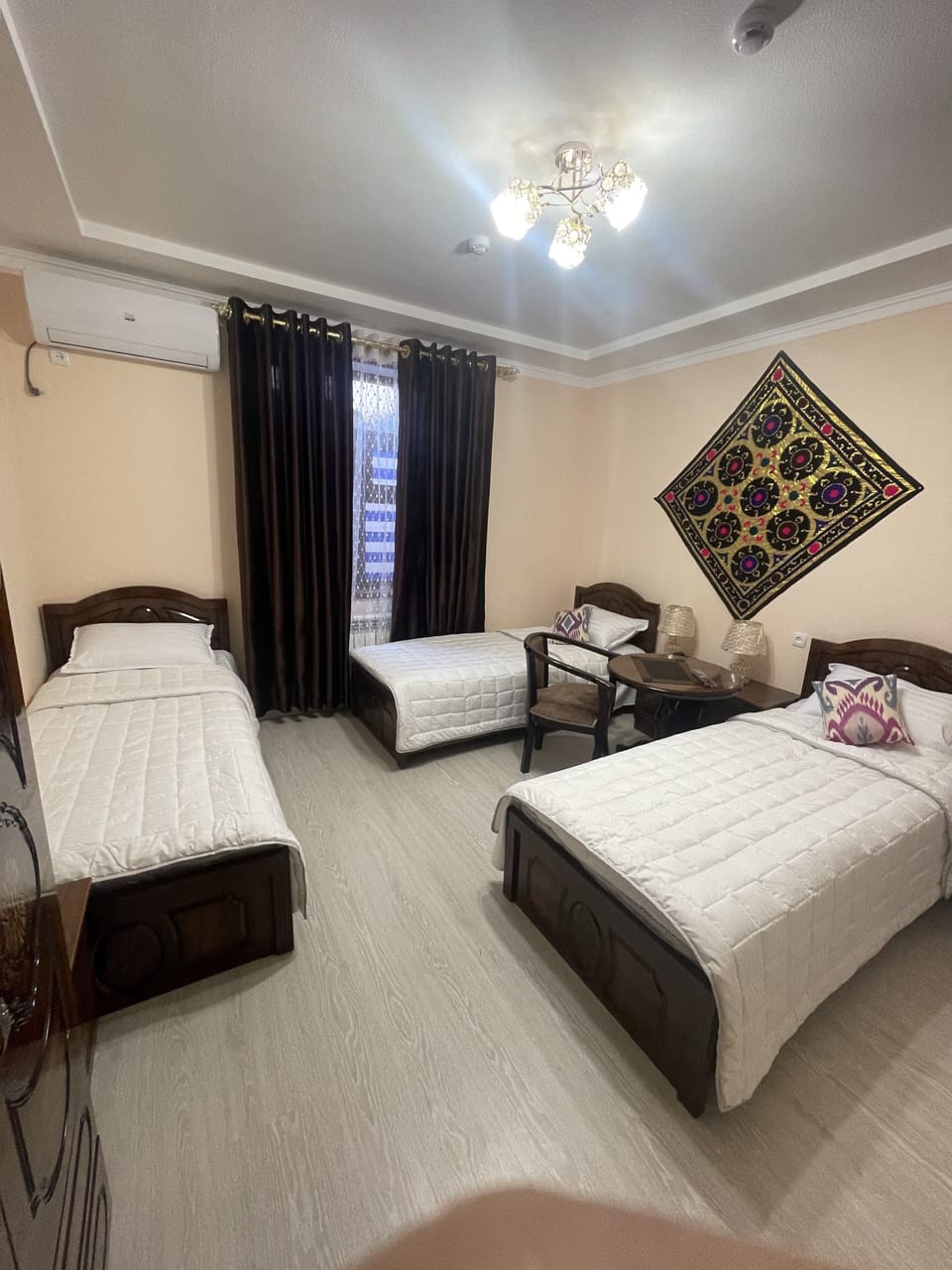 Basic Triple Room | In-room safe, desk, WiFi (free)