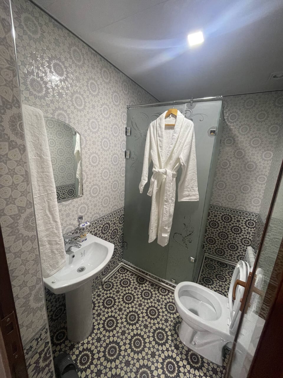 Basic Triple Room | Bathroom | Shower, free toiletries, hair dryer, bathrobes