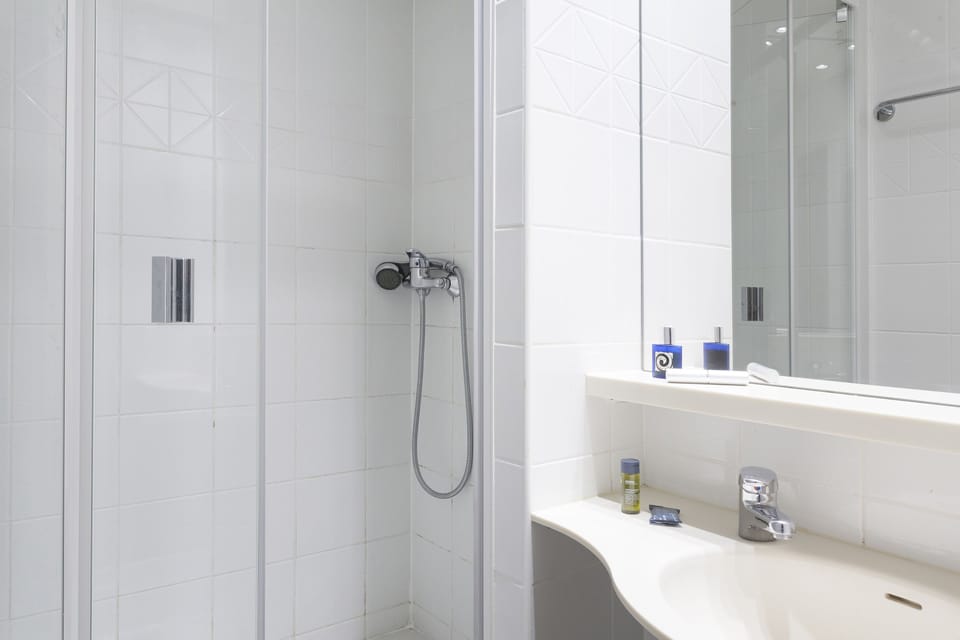 Shower, free toiletries, hair dryer, towels