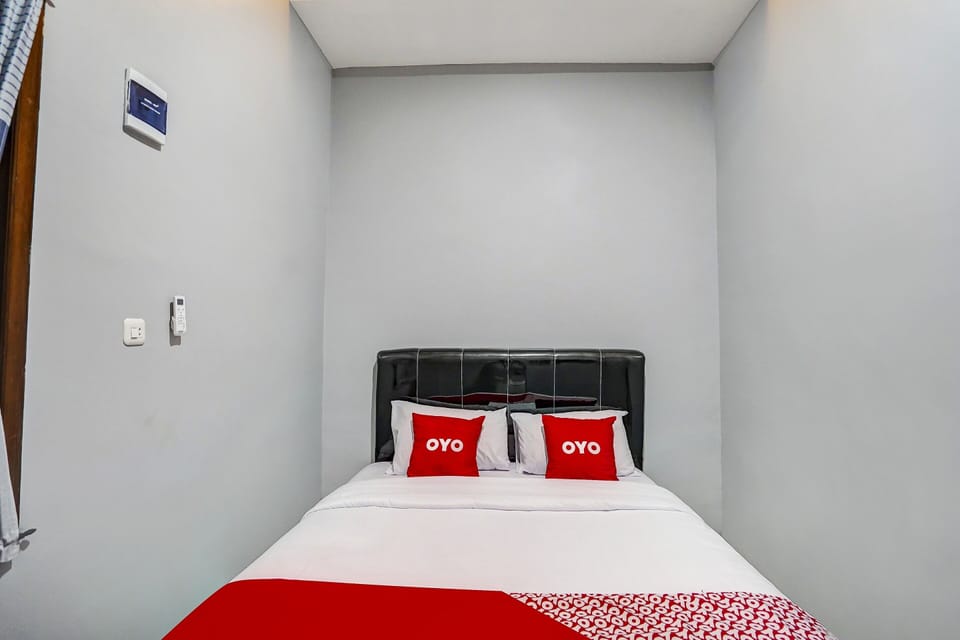 Standard Double Room | Desk, laptop workspace, blackout drapes, WiFi (free)