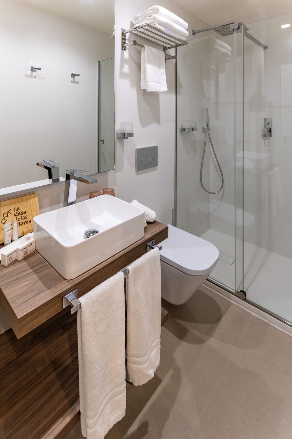 Comfort Double Room, Non Smoking | Minibar (free items), in-room safe, blackout drapes, soundproofing