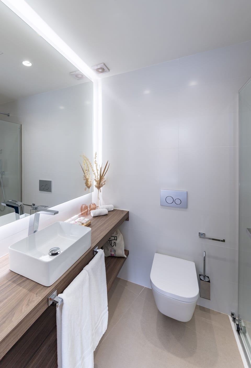 Standard Double Room | Bathroom | Free toiletries, hair dryer, towels, soap