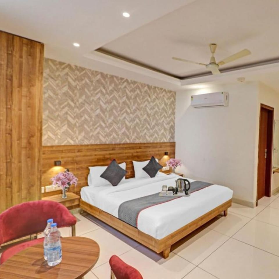 Deluxe Room | Desk, free WiFi