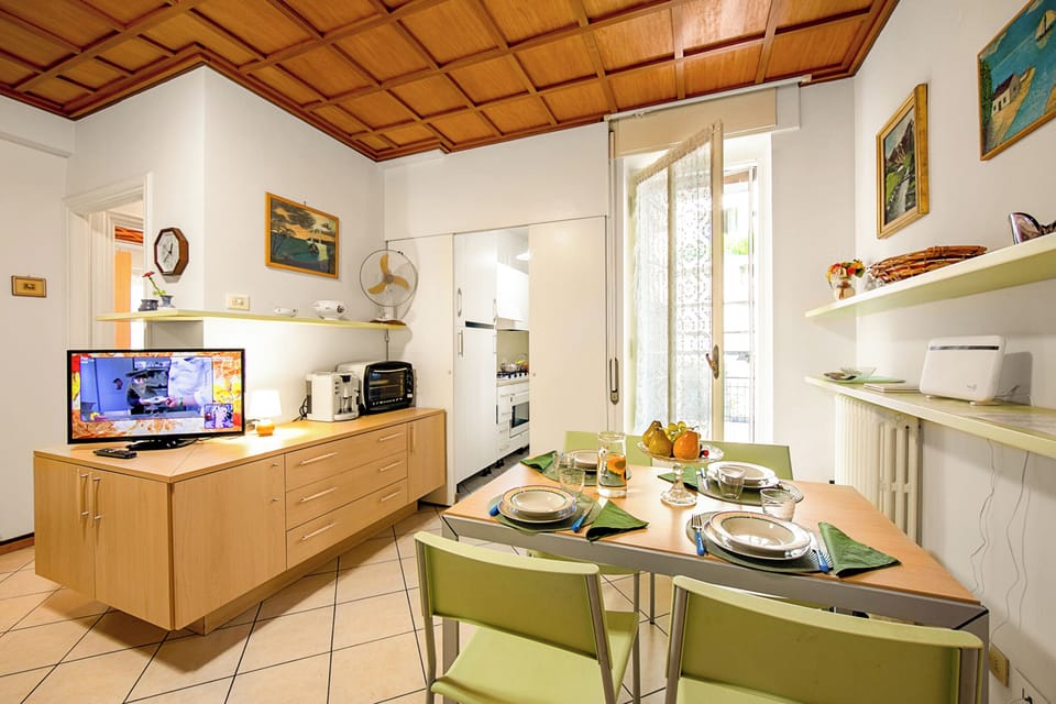 Family Apartment, Multiple Bedrooms (Il Sogno Di Silvana) | Dining