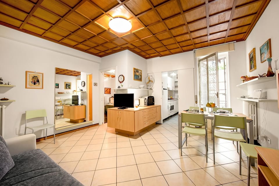 Family Apartment, 1 Bedroom, Microwave (Il Sogno Di Silvana) | Living area | 21-inch TV with cable channels