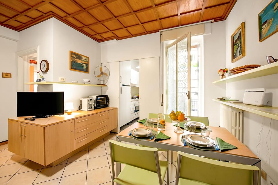 Family Apartment, 1 Bedroom, Microwave (Il Sogno Di Silvana) | Dining