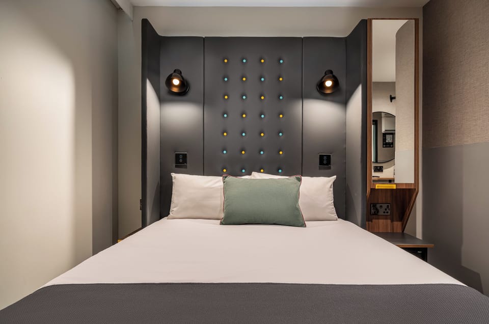 Cosy Double without Window | In-room safe, desk, laptop workspace, blackout drapes