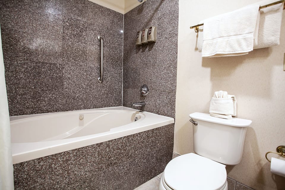 Jetted tub