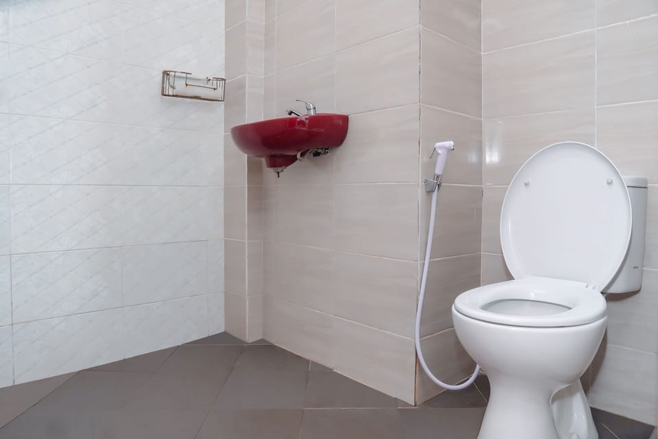 Deluxe Room | Bathroom | Shower, towels