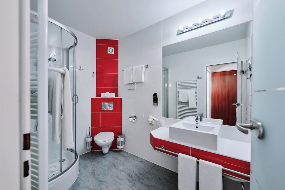 Triple Room | Bathroom | Hair dryer, towels, soap, shampoo