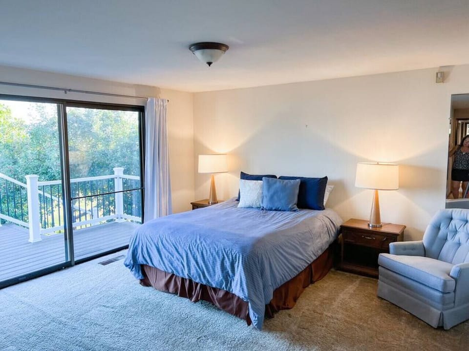 The primary suite has a large walk-in closet, large sliding glass door to the deck, tv equipped with a Roku and an ensuite bathroom with tub/shower.