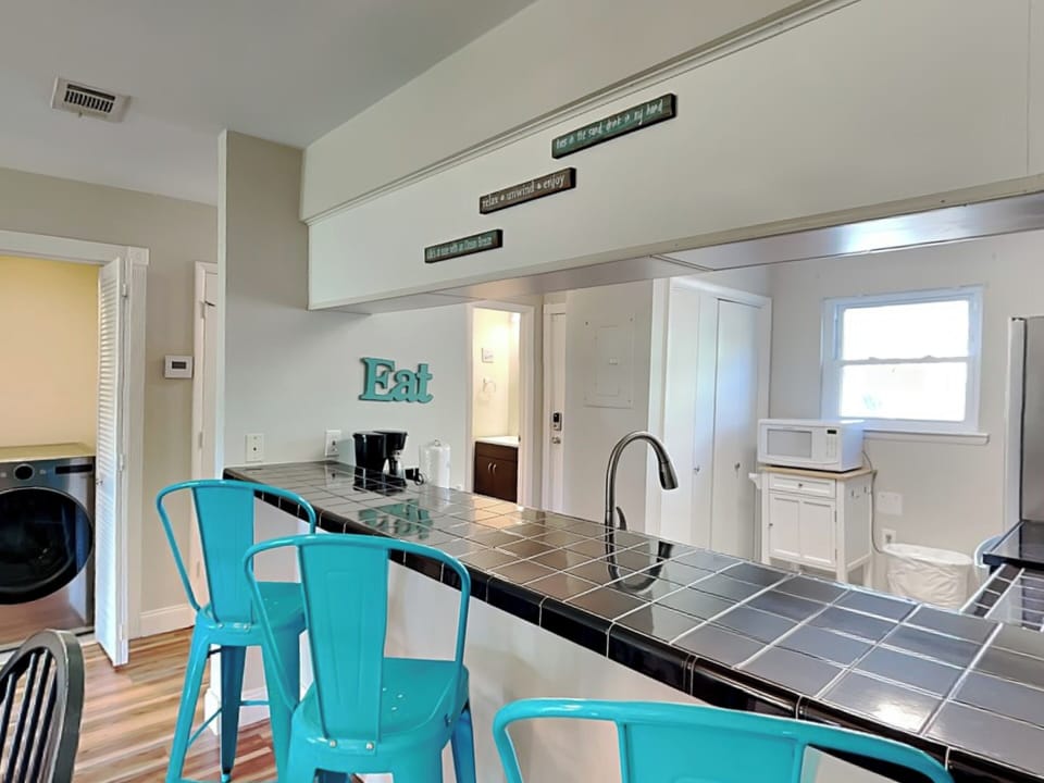Breakfast Bar - First Floor