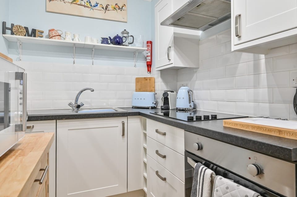Well equipped Kitchen - The Muntham Luxury Holiday Apartments in Torquay - Apartment 2.