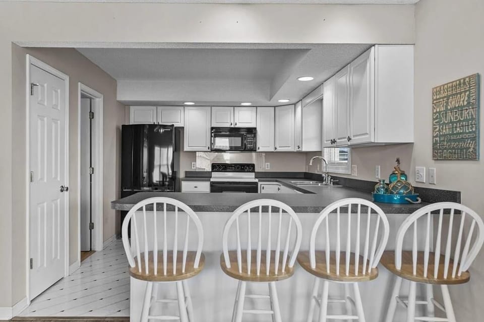 House, 3 Bedrooms | Private kitchen | Coffee/tea maker, fridge, oven, toaster