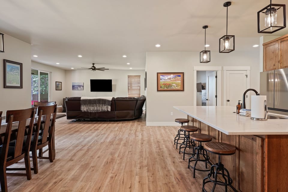 House, 4 Bedrooms | Dining