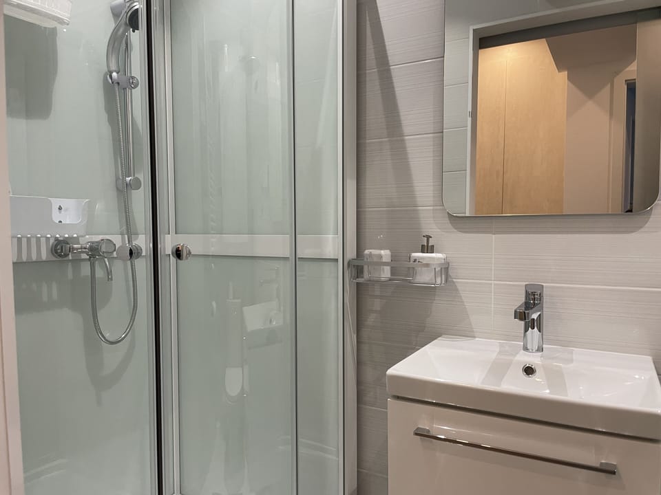 Beautiful Penthouse Lakeview W18 Apartment in Bucharest