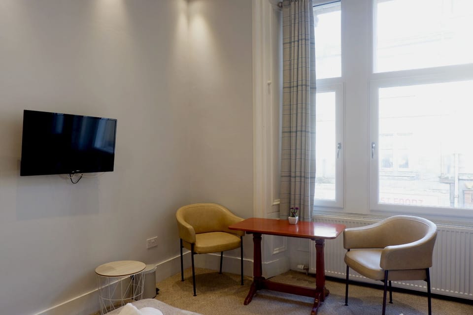 Super King/ Twin Room A2  | Free WiFi, bed sheets