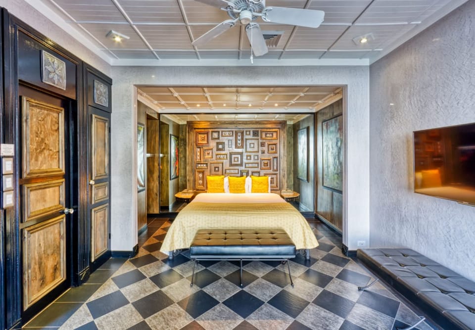 Master Suite | Premium bedding, down comforters, minibar, in-room safe