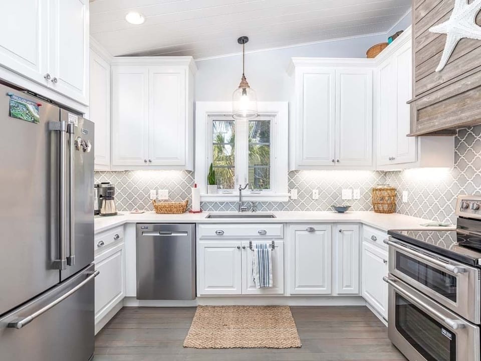 House, 1 King Bed, Kitchen, Garden View | Private kitchen | Fridge, microwave, oven, stovetop