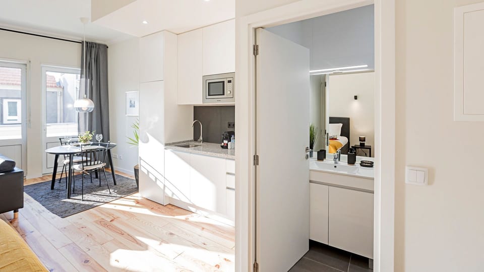 Entrance into the bathroom from the main area