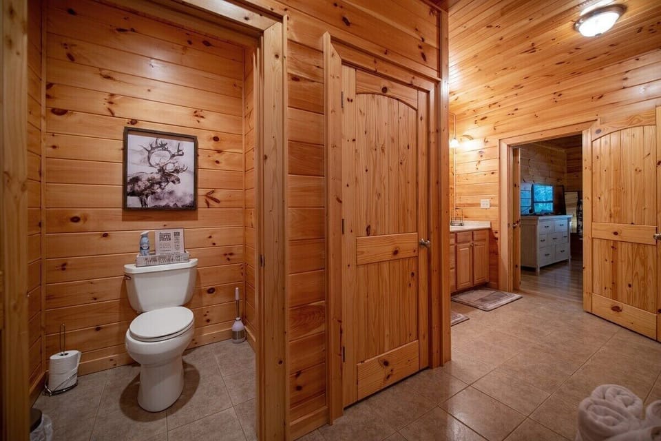 Master ensuite bathroom