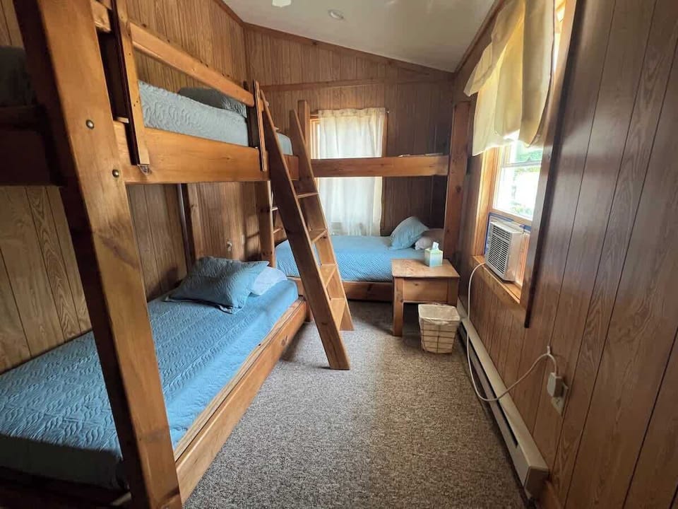 Bunk room (2nd floor)