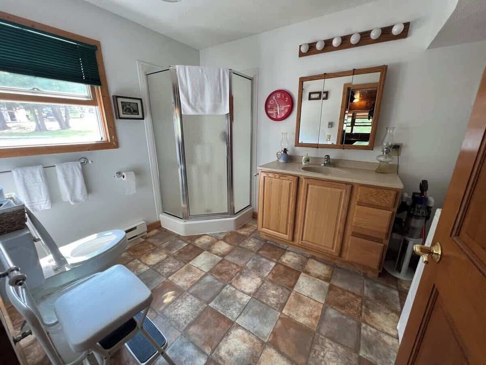 1st Floor Bath with laundry