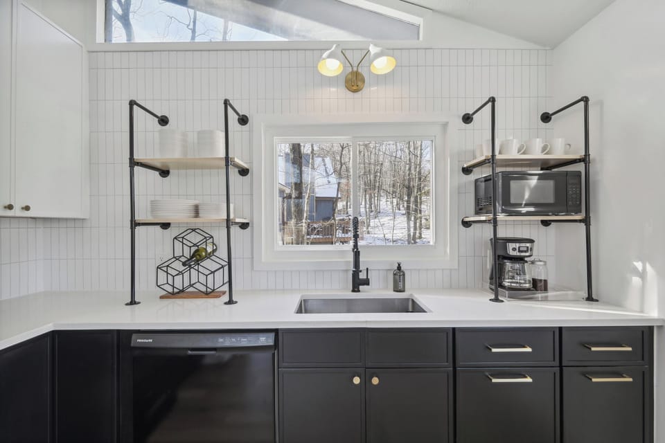 This well-stocked kitchen has everything you need to prep and cook meals.