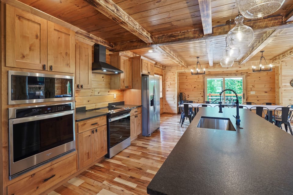 Golden Acres Luxury Hocking Hills Lodge