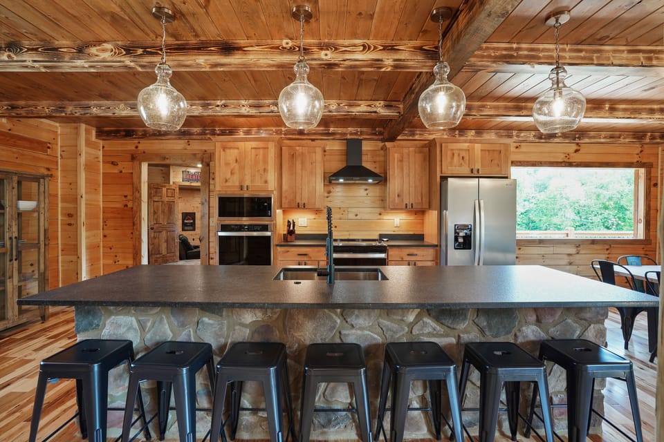 Golden Acres Luxury Hocking Hills Lodge
