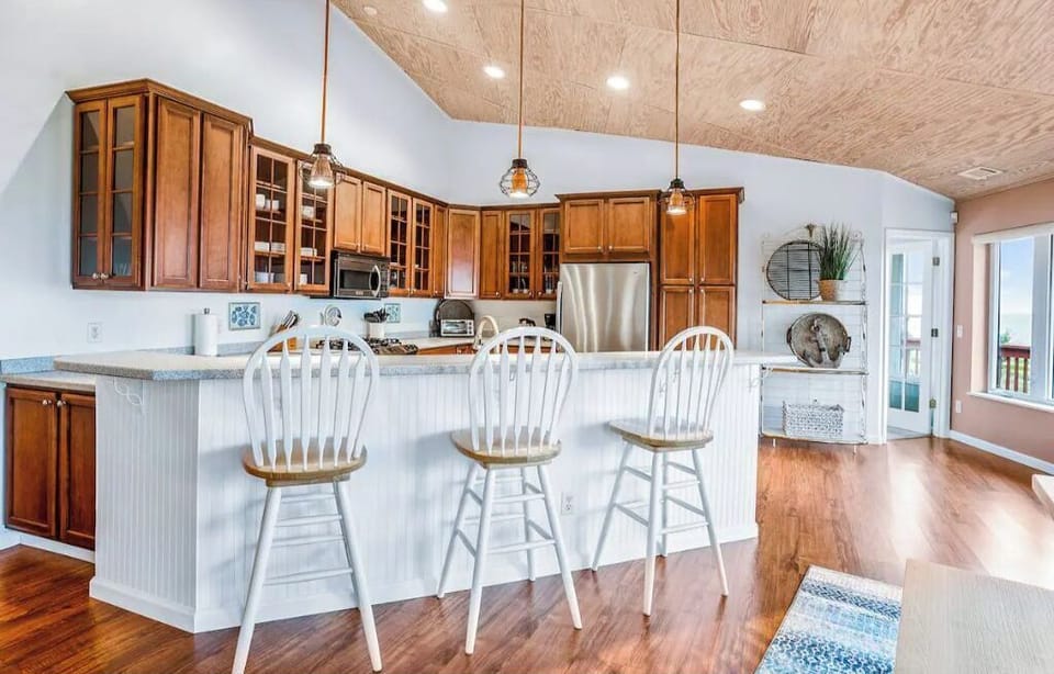 Breakfast counter with bar stools or additional seating for the whole gang.
