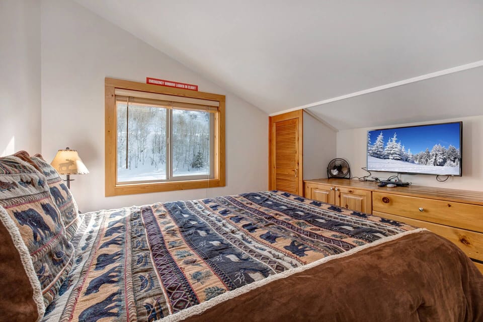 Prospector Lodge 632: Third bedroom with Queen bed