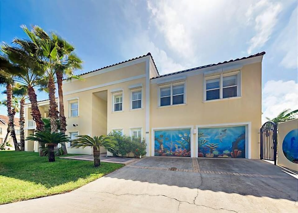 Padre Haven Gulf Blvd Luxury Villa with  heated Pool