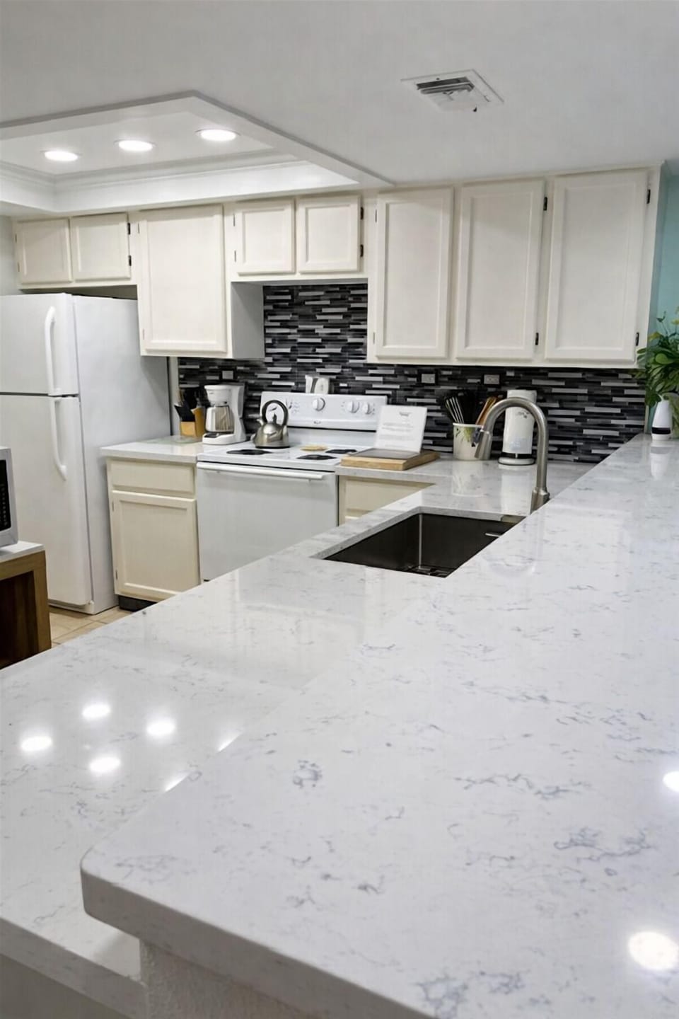 Beautiful backsplash in the kitchen