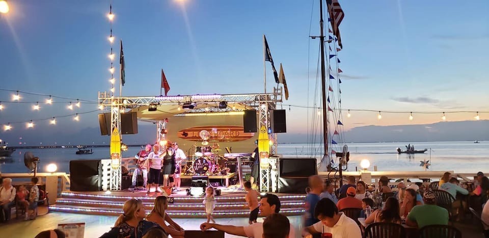 A 2 minute walk to the entertainment district with food beverage and great live entertainment