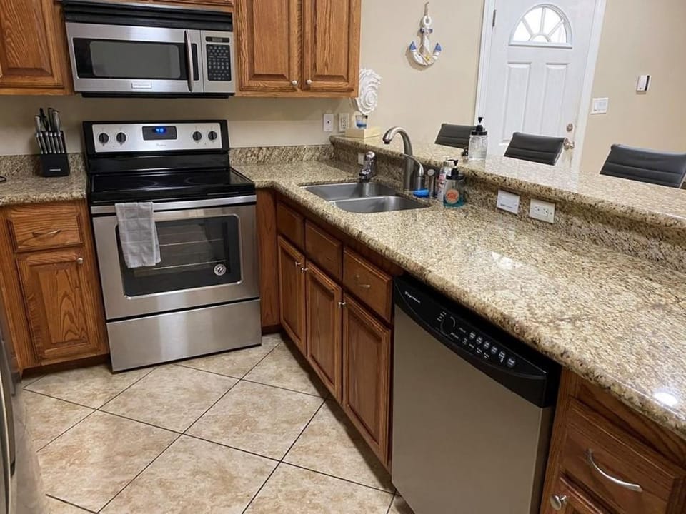 Couples Families Friends Stay here in Style and Comfort