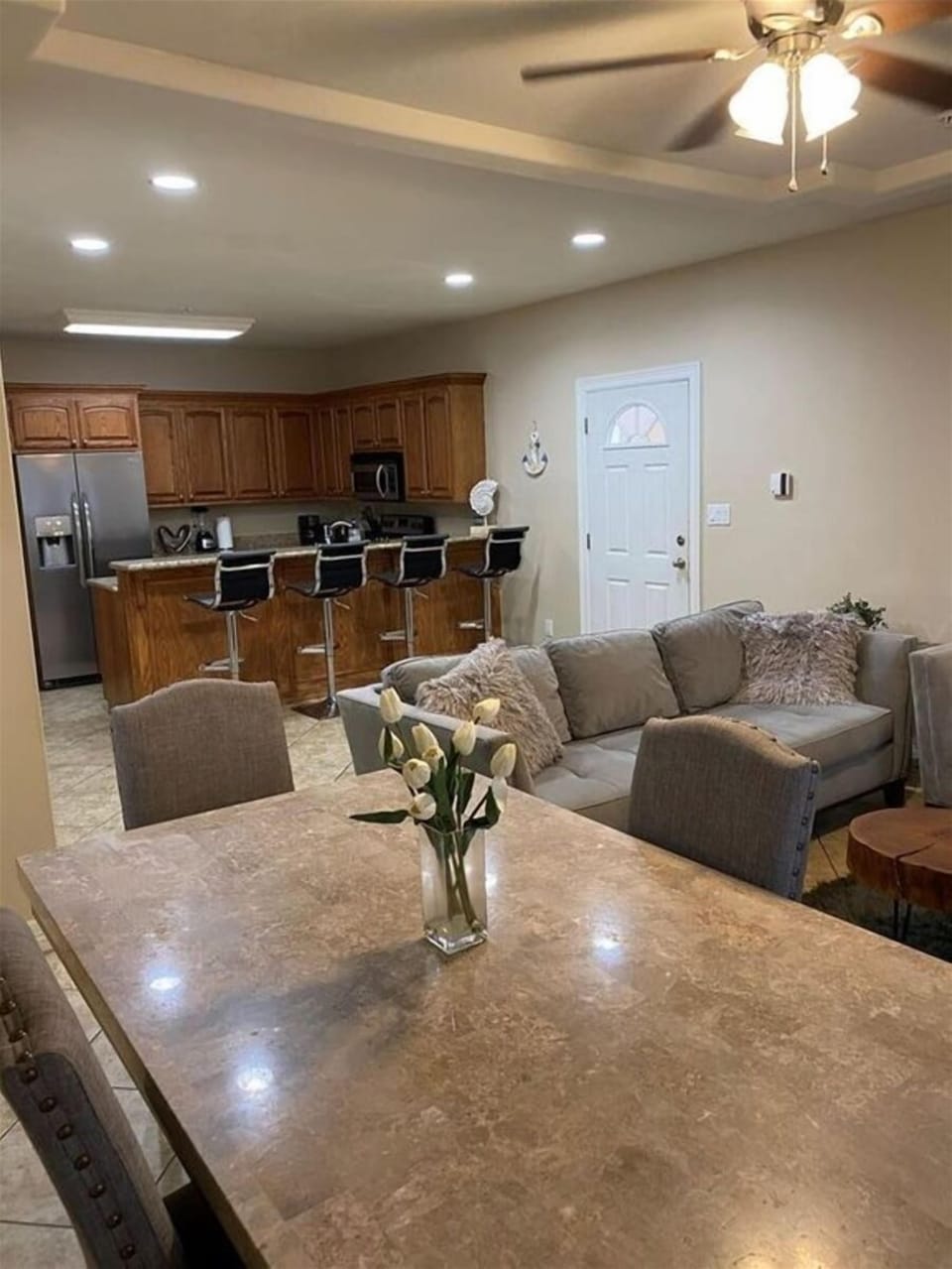 Couples Families Friends Stay here in Style and Comfort