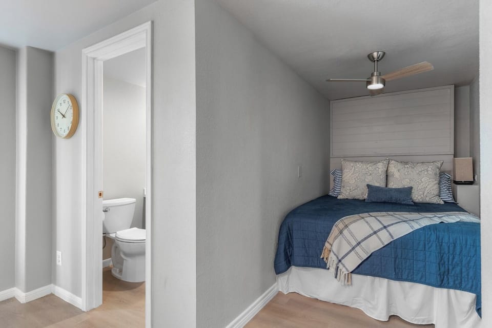 Queen Studio Bedroom