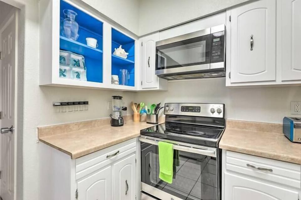 Cute Kitchen equipped with everything for preparing your catch of the day