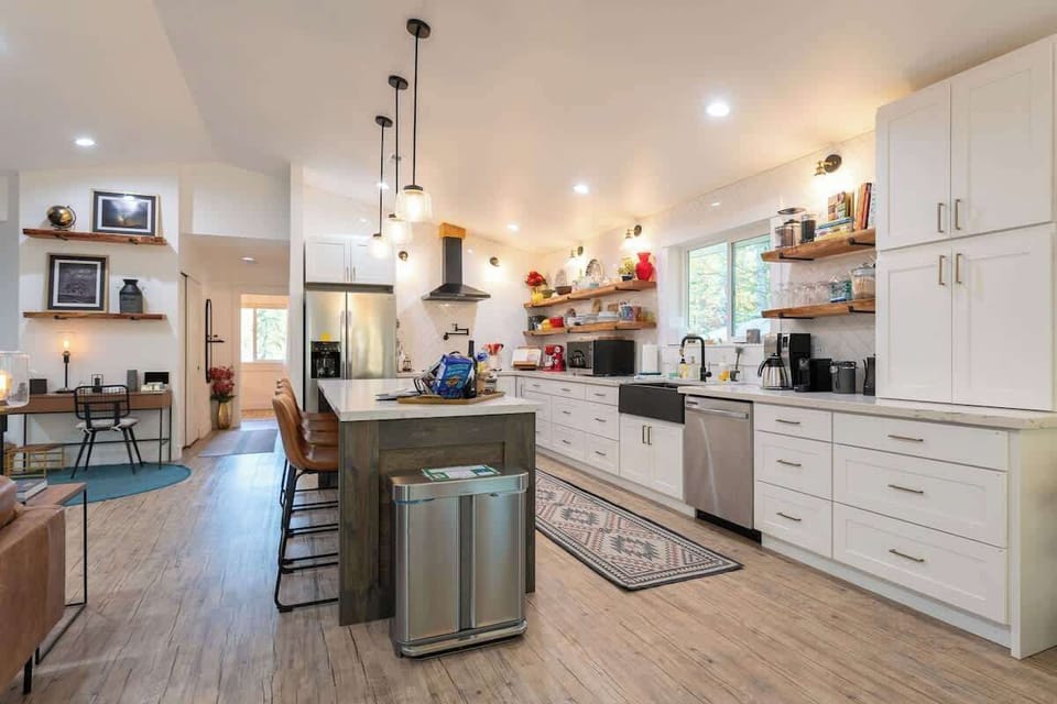 The open floor plan allows for easy access to any kitchen utensil, appliance, or amenity you might need. If you know you will need to use something specific, like a Vitamix or Blender, just ask—chances are, we have it on hand!