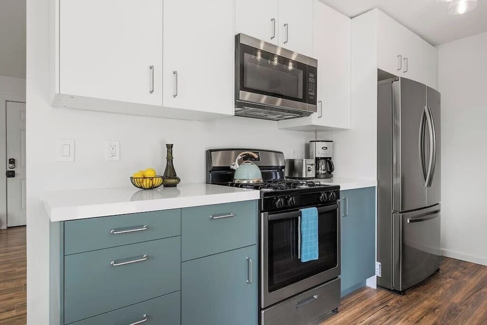 Fully-equipped kitchen with a coffee maker for the coffee lovers and a kettle for those who enjoy tea.