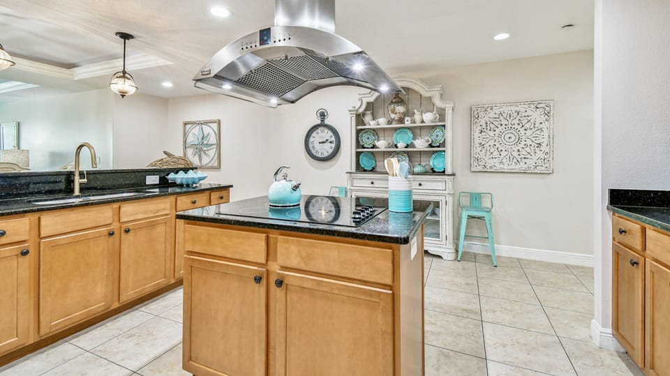 Jeff and Gina Properties - Sun West Palms 202 (SWP202) - Clearwater Beach - 3 Bedroom - 3 Bathroom - Bay Front - Waterfront
